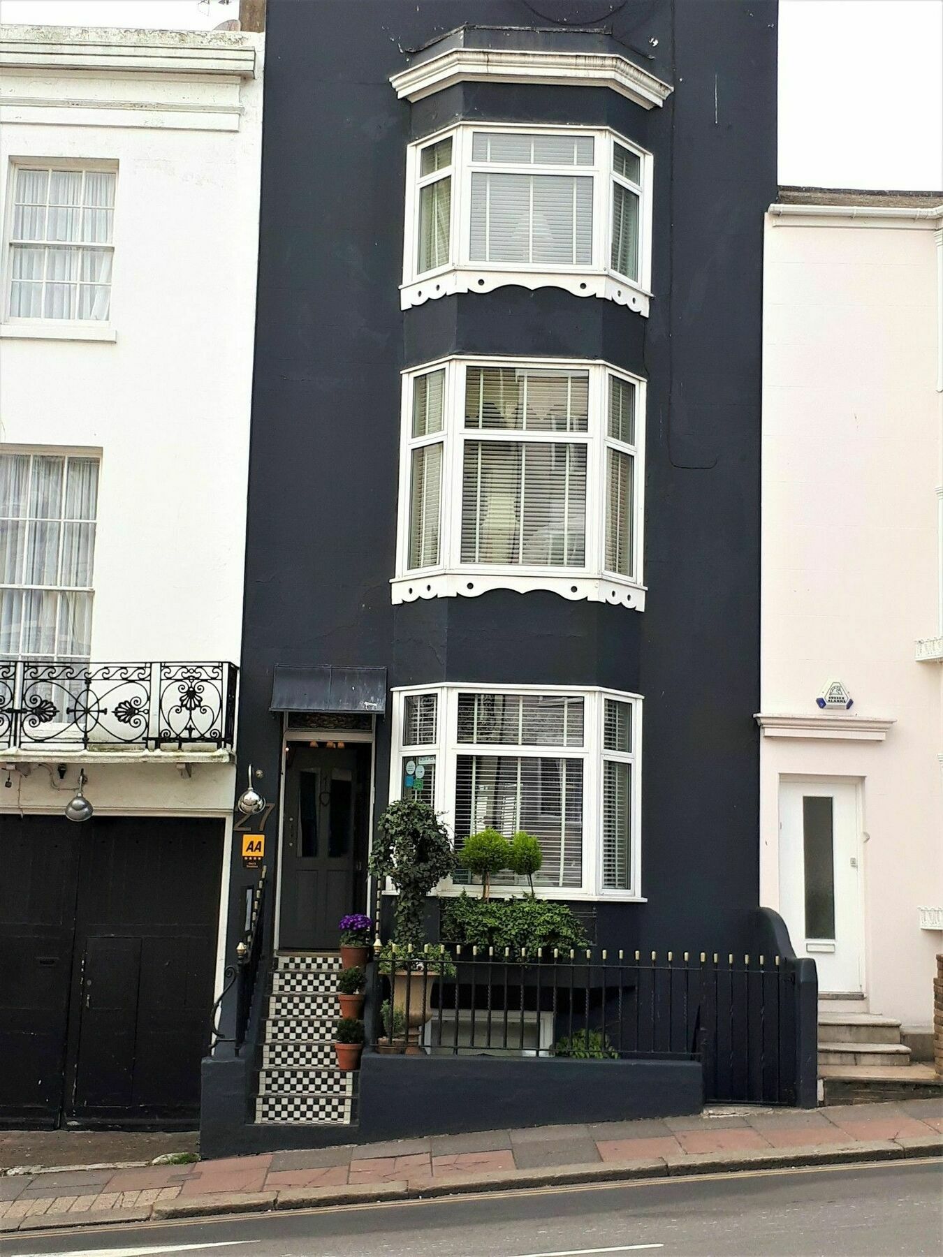 27 4* Hove
