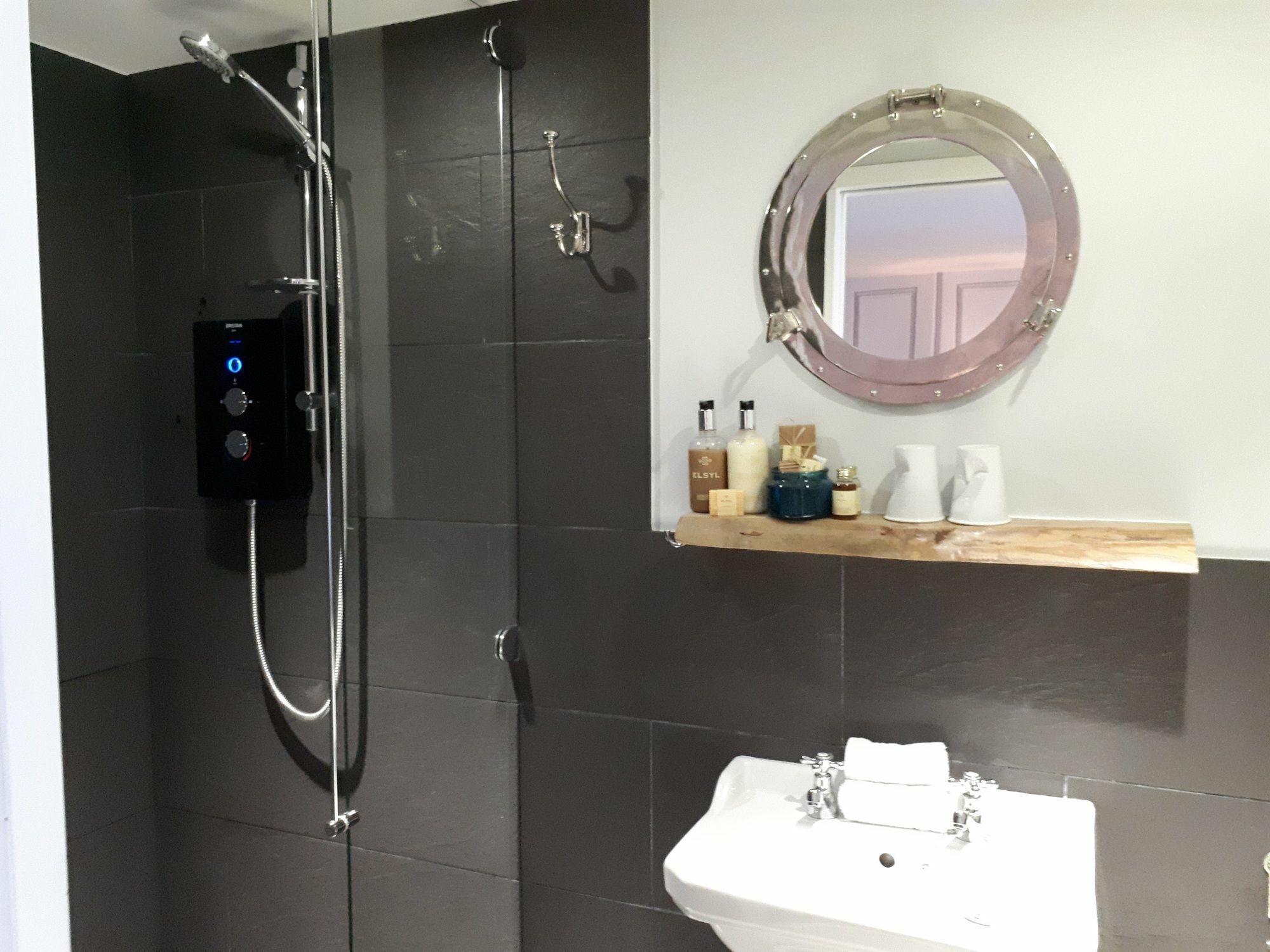 27 Couette-café Hove